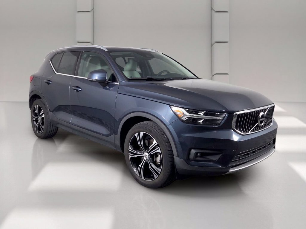 Used 2022 Volvo XC40 T4 Inscription FWD image 2