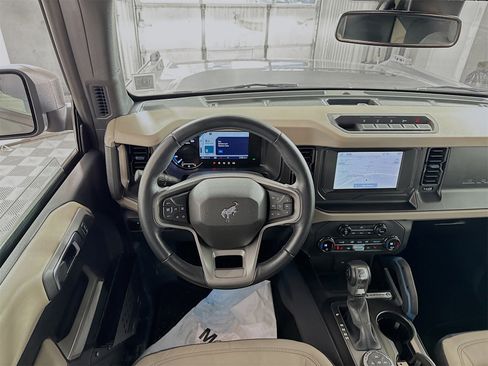 Used 2023 Ford Bronco Wildtrak image 15