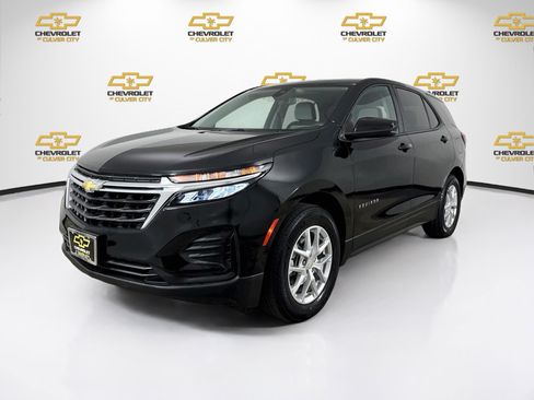 Used 2023 Chevrolet Equinox LS w/ LS Convenience Package FWD image 3