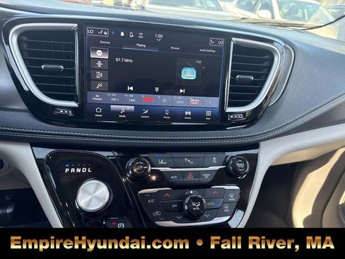 Used 2023 Chrysler Pacifica Touring-L FWD image 24