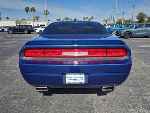 Used 2010 Dodge Challenger R/T image 4