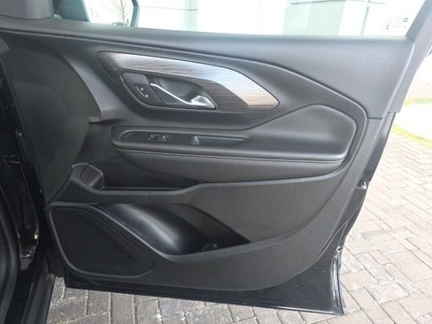 Used 2023 GMC Terrain SLT image 8