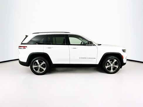 Used 2023 Jeep Grand Cherokee Limited w/ Trailer Tow Prep Group (B) AWD/4WD image 10