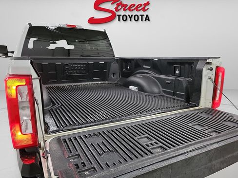 Used 2023 Ford F250 XLT w/ FX4 Off-Road Package AWD/4WD image 7
