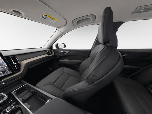Certified 2026 Volvo XC60 B5 Plus w/ Protection Package Premier AWD/4WD image 23