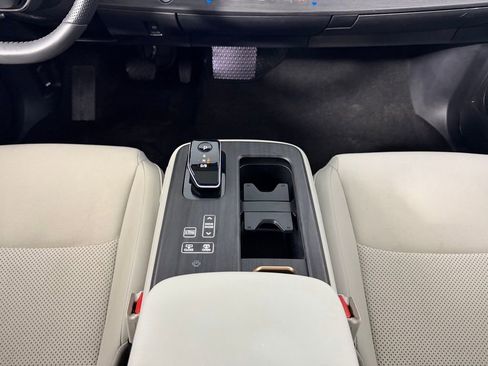 Used 2024 Nissan Ariya FWD image 17