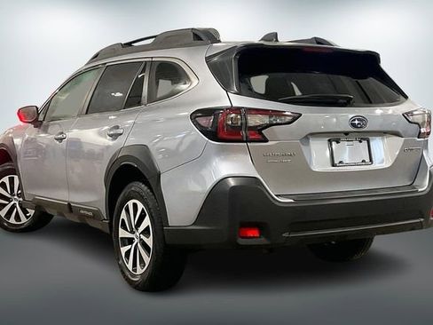 Used 2025 Subaru Outback Premium image 12