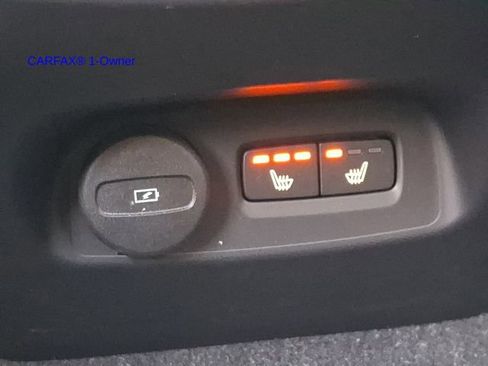 Certified 2023 Volvo XC40 B5 Plus w/ Protection Package Premier image 13