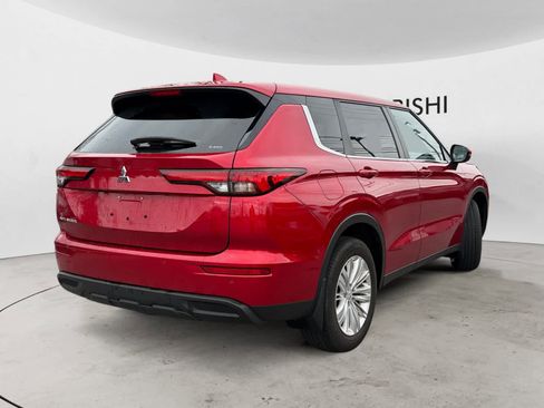 Used 2024 Mitsubishi Outlander ES image 5