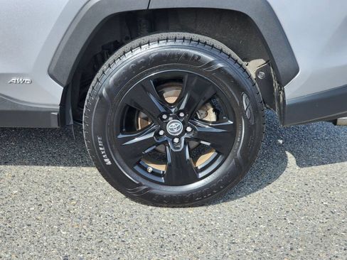 Used 2021 Toyota RAV4 XLE AWD/4WD image 9
