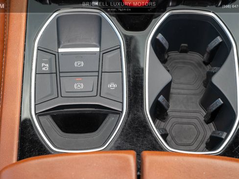 Used 2019 Lamborghini Urus AWD/4WD image 31