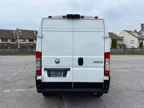 Used 2026 RAM ProMaster 2500 w/ Convenience Group FWD image 9