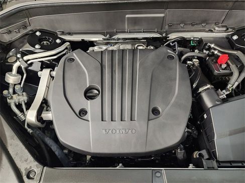 Used 2025 Volvo XC90 B5 Plus image 33