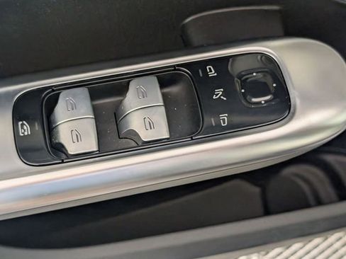 Used 2022 Mercedes-Benz C 300 Sedan image 12