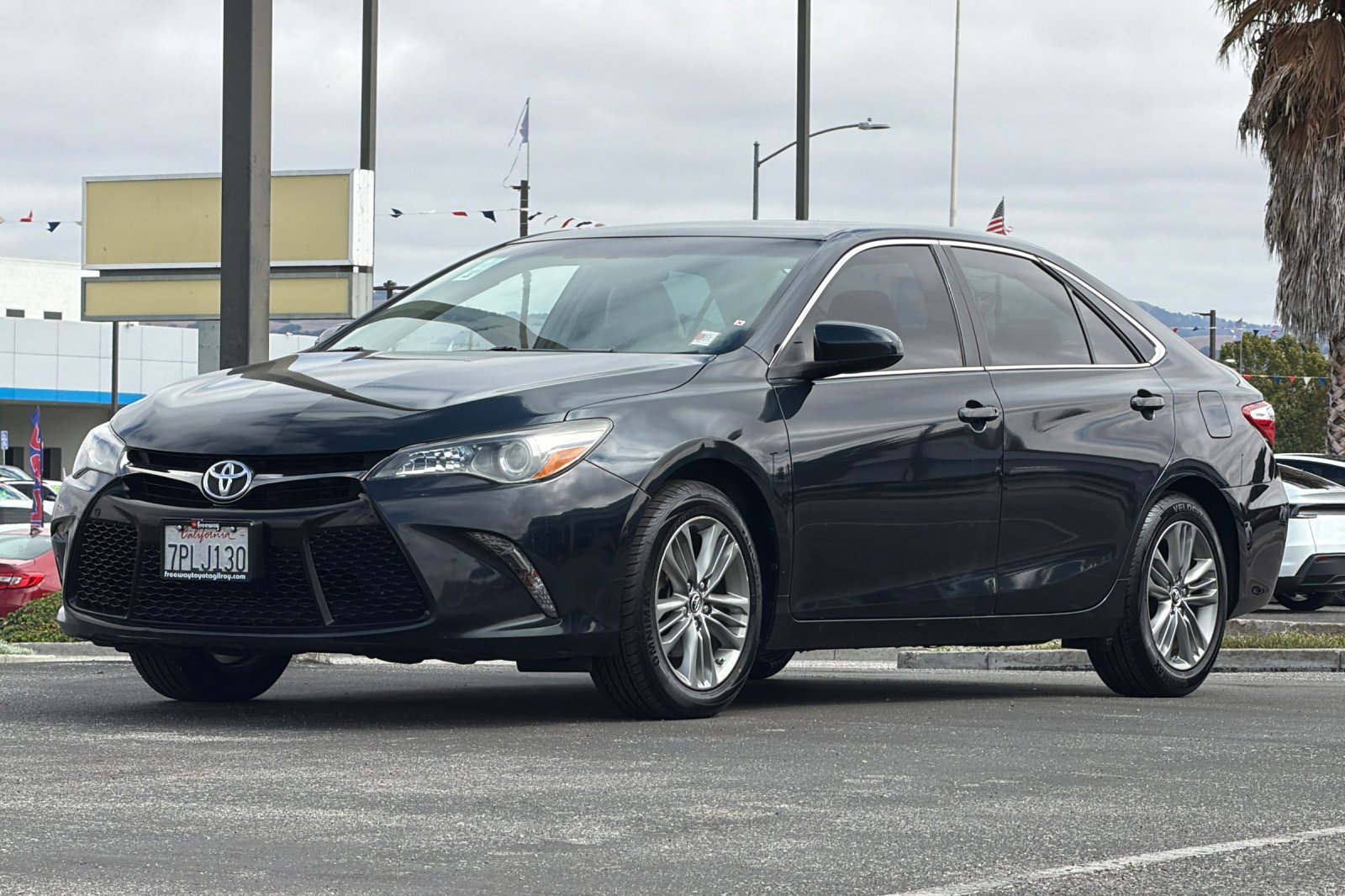 Used 2016 Toyota Camry SE FWD image 9