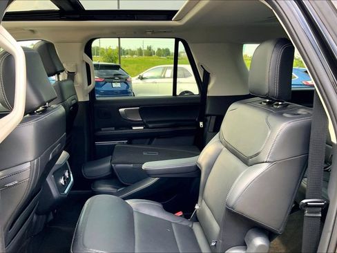 Used 2025 Ford Expedition Max Platinum w/ Driver's Package AWD/4WD image 11