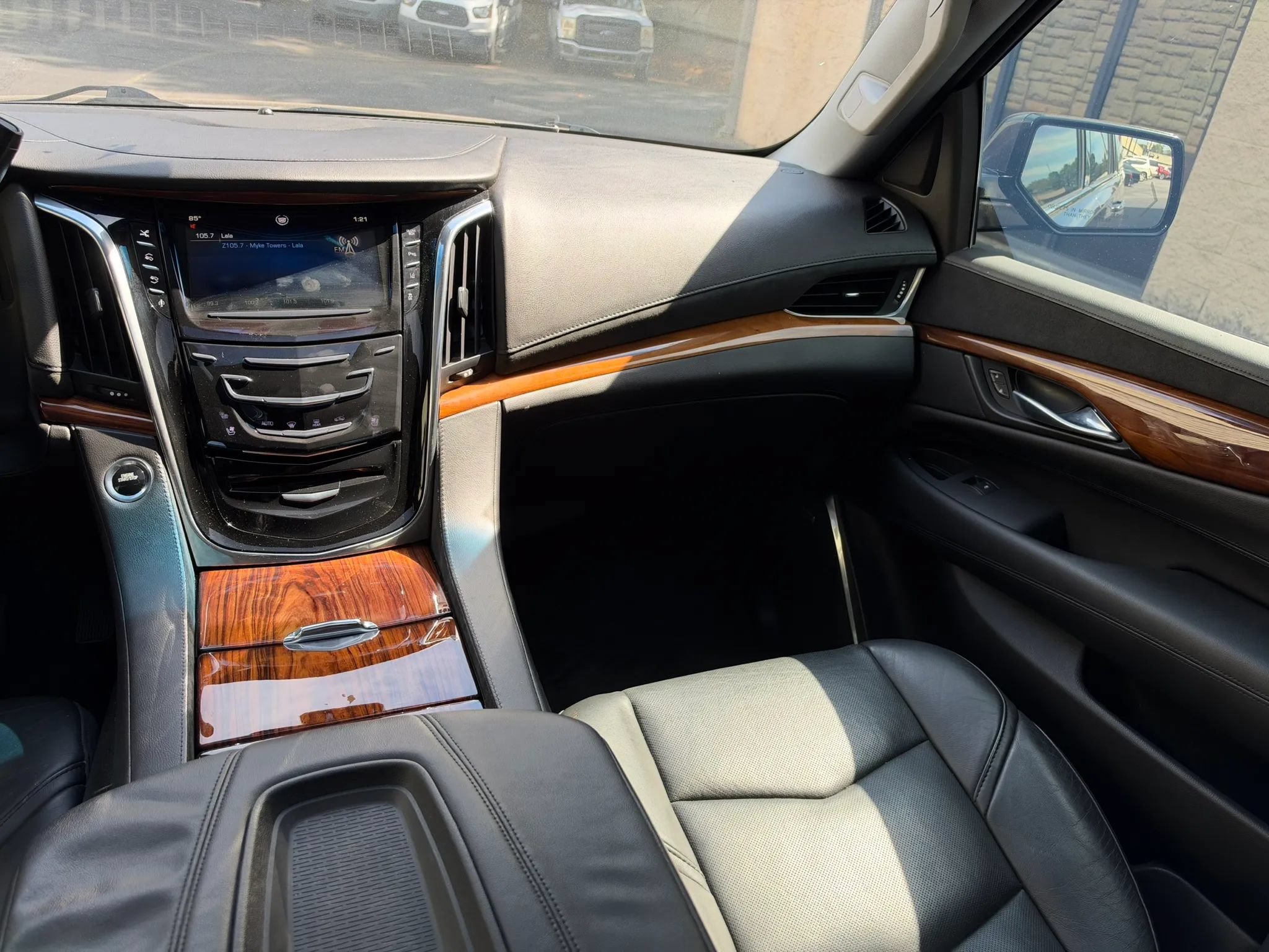 Used 2015 Cadillac Escalade Premium RWD image 14