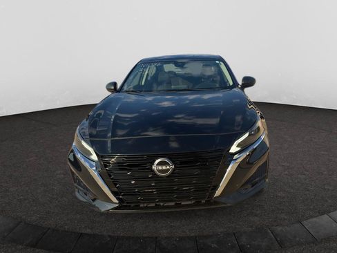 Used 2024 Nissan Altima 2.5 SV FWD image 2