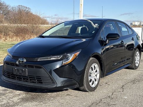 Used 2024 Toyota Corolla LE image 4