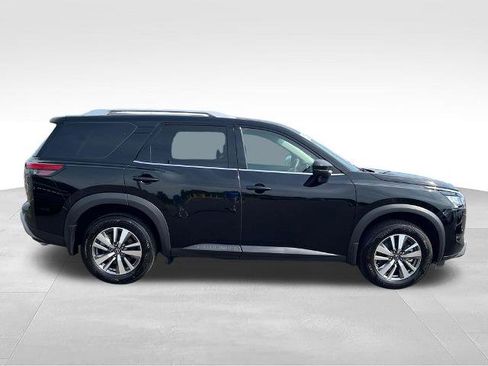 Certified 2025 Nissan Pathfinder SL w/ Cargo Package FWD image 6