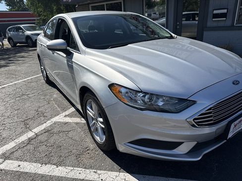 Used 2018 Ford Fusion SE FWD image 13