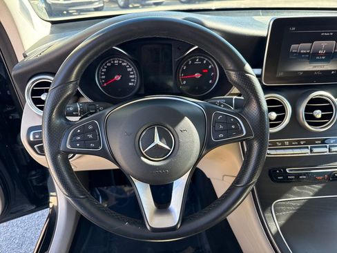 Used 2018 Mercedes-Benz GLC 300 4MATIC image 13