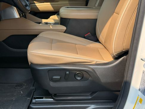 Used 2022 Chevrolet Tahoe Premier AWD/4WD image 13