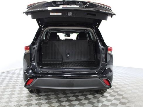 Certified 2022 Toyota Highlander XLE image 16