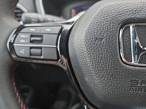 New 2025 Honda Pilot Black Edition image 18