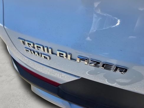 Used 2025 Chevrolet TrailBlazer LT AWD/4WD image 28