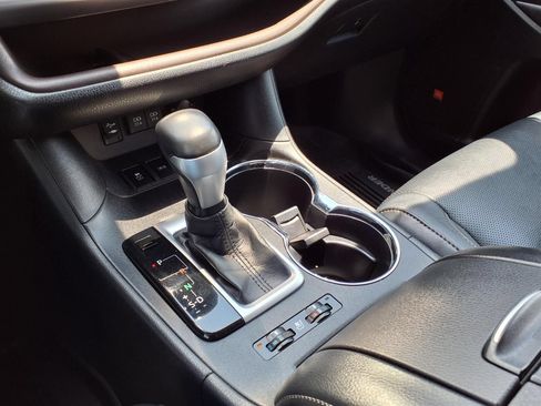 Used 2018 Toyota Highlander Limited Platinum FWD image 25