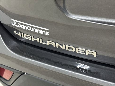 Used 2023 Toyota Highlander L image 26