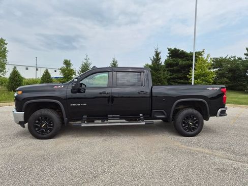 Used 2022 Chevrolet Silverado 3500 LT w/ Convenience Package AWD/4WD image 8