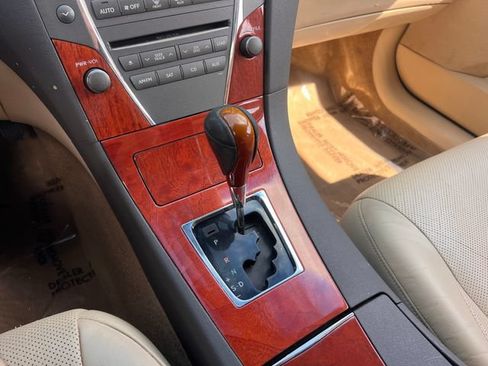 Used 2010 Lexus ES 350 w/ Preferred Accessory Package FWD image 21