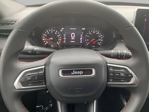 Used 2025 Jeep Compass Trailhawk AWD/4WD image 27