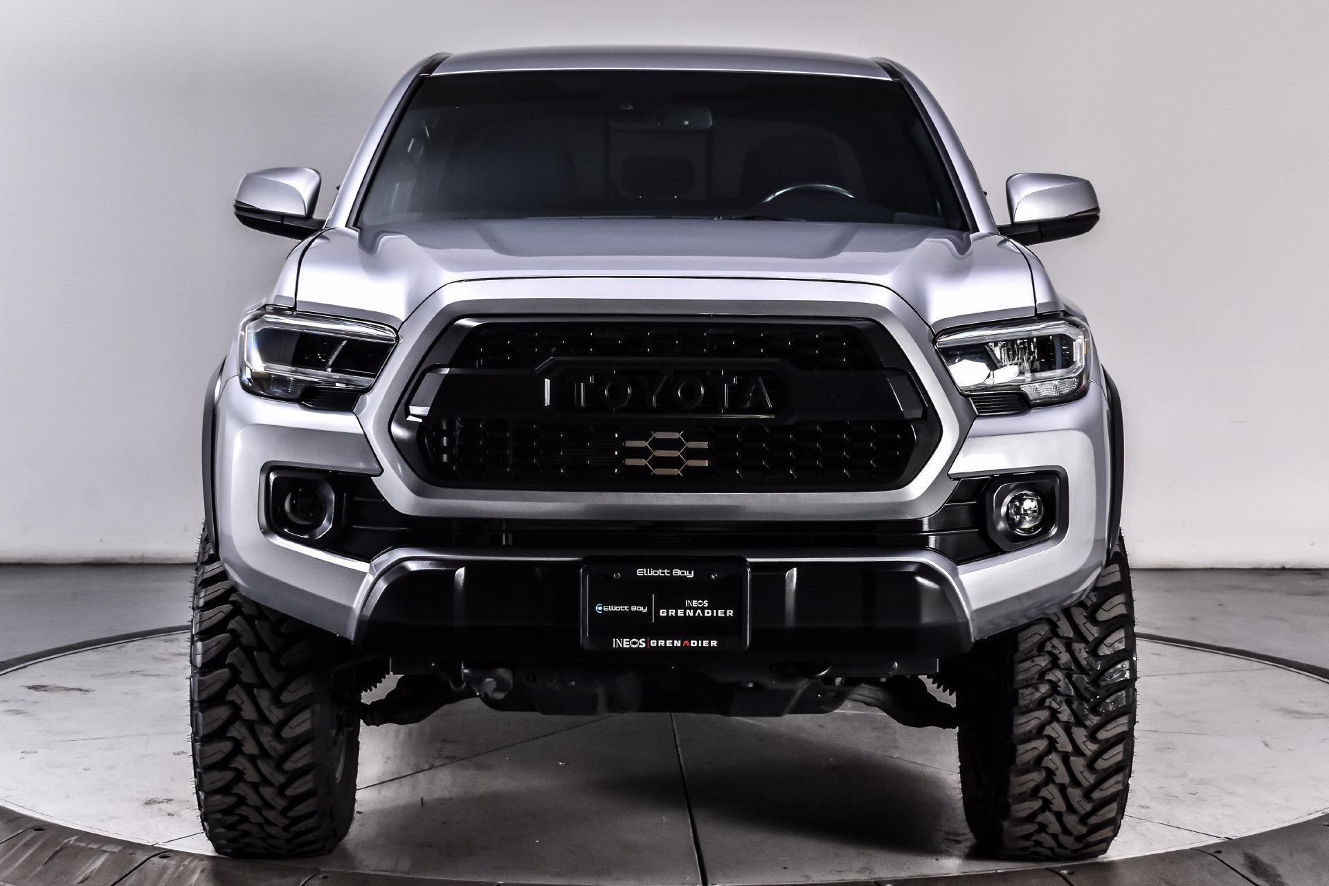 Used 2020 Toyota Tacoma TRD Off-Road w/ Technology Package AWD/4WD image 2
