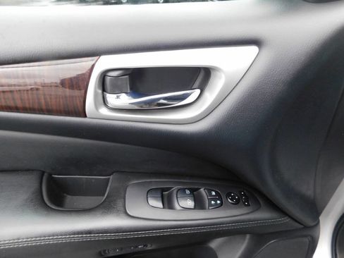 Used 2014 Nissan Pathfinder SL w/ SL Premium Package image 22