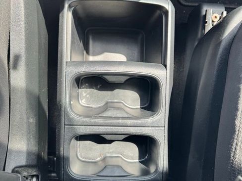 Used 2019 Dodge Grand Caravan SE FWD image 17