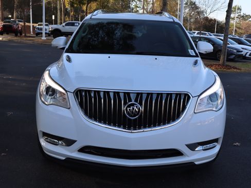 Used 2017 Buick Enclave Leather image 3