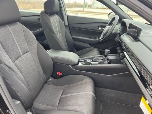 Used 2025 Honda Accord Sport image 32