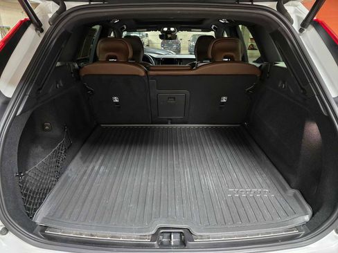 Used 2023 Volvo XC60 B5 Ultimate w/ Climate Package image 14