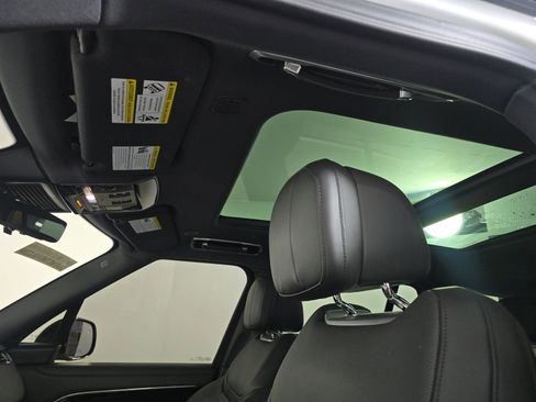 Used 2024 Land Rover Range Rover SE image 12