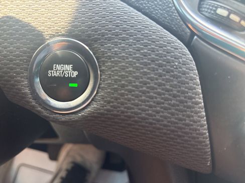 Used 2018 Chevrolet Cruze LT w/ Sun And Sound Package FWD image 31