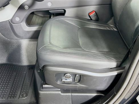 Used 2023 Land Rover Defender 130 SE image 20