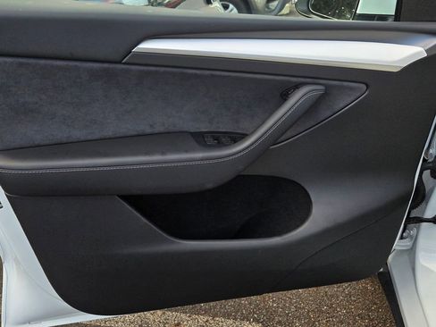 Used 2023 Tesla Model Y Long Range image 10