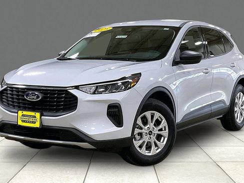 Certified 2025 Ford Escape Active AWD/4WD image 2
