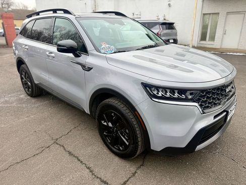 Certified 2022 Kia Sorento S w/ Panoramic Sunroof Package image 2