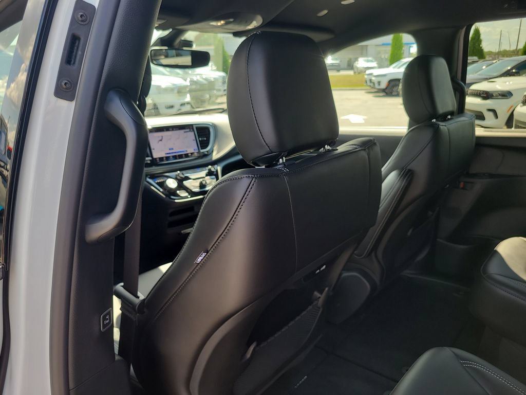 New 2027 Chrysler Pacifica Select w/ Family Tech Group FWD image 12