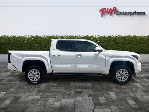 Used 2024 Toyota Tacoma SR5 AWD/4WD image 8