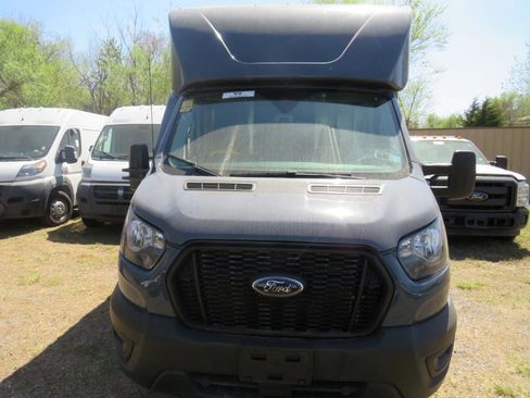 Used 2021 Ford Transit 350 DRW RWD image 2